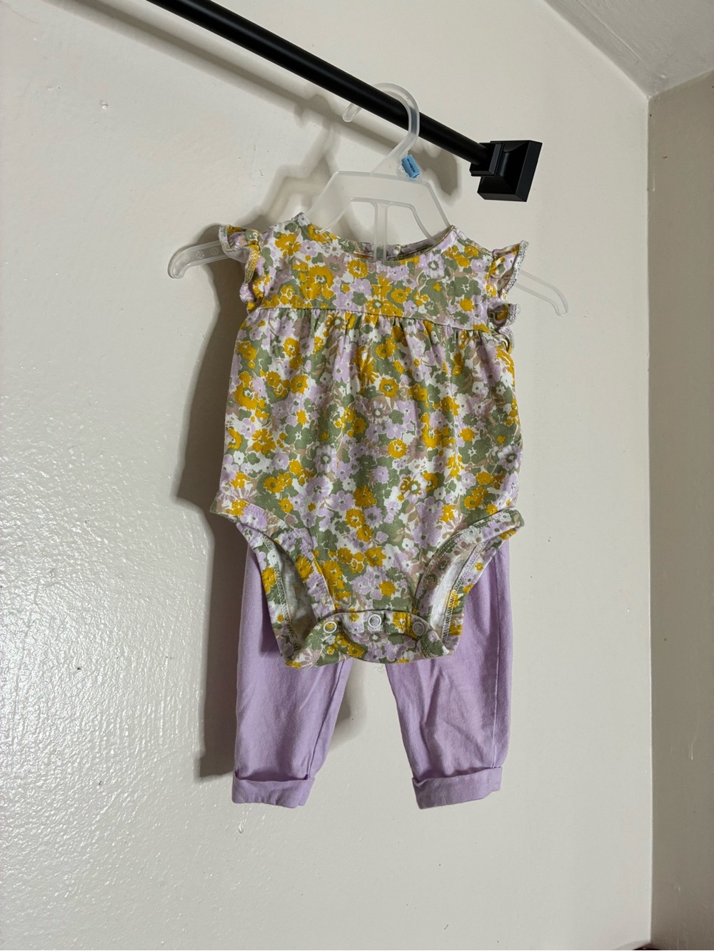 Carter's Baby Girl 2 Piece Outfit | 3M